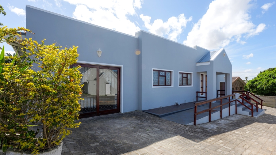 5 Bedroom Property for Sale in Bredasdorp Western Cape